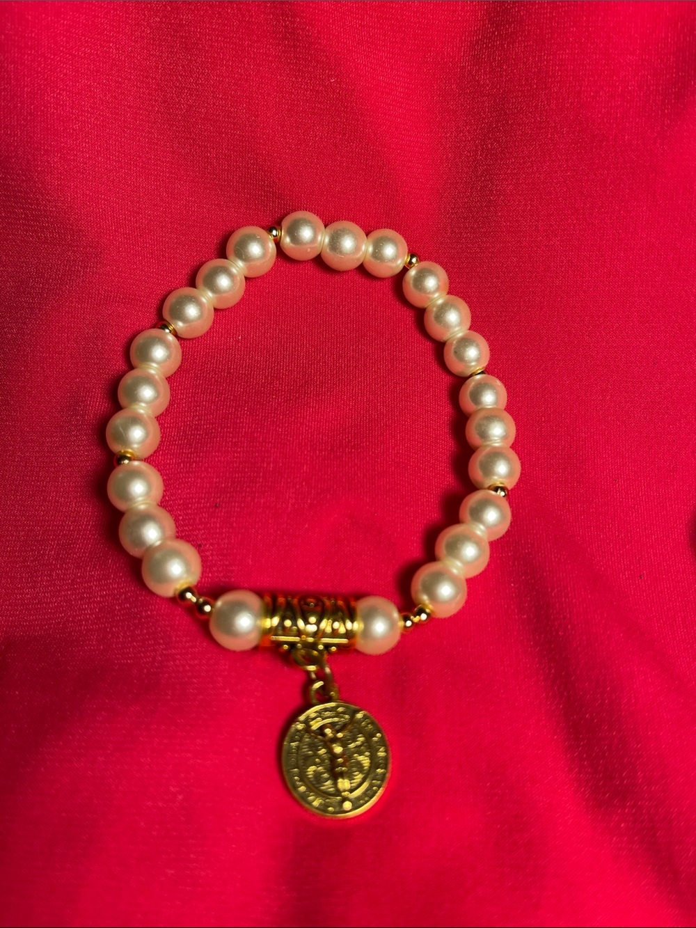 Gold-Accented Pearl Bracelet with Coin Charm - White/Gold